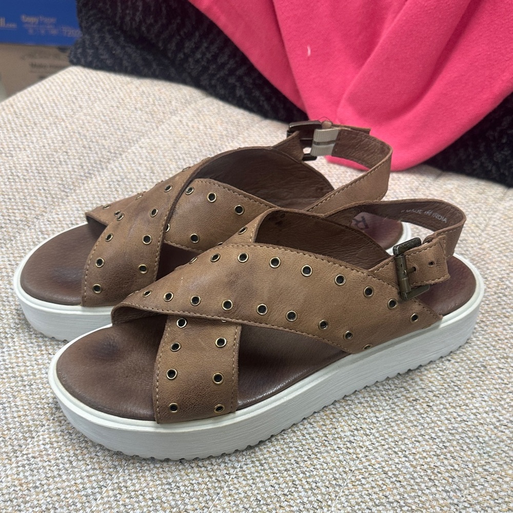 Bed Stu Brown Strappy Sandals with White Soles